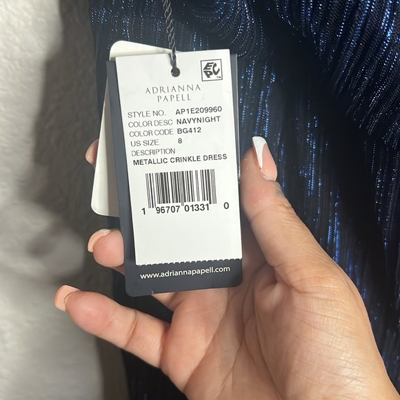NWT-Adrianna Papell Metallic Crinkle dress, size 8. - Picture 11 of 16